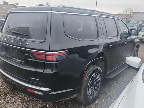 Diamond Black Crystal Pearlcoat 2024 Jeep Wagoneer Series II 4x4