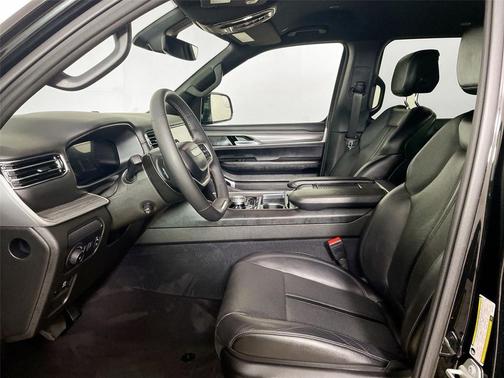 Diamond Black Crystal Pearlcoat 2024 Jeep Wagoneer Series II 4x4