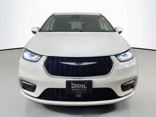 Bright White Clearcoat 2023 Chrysler Pacifica Touring L