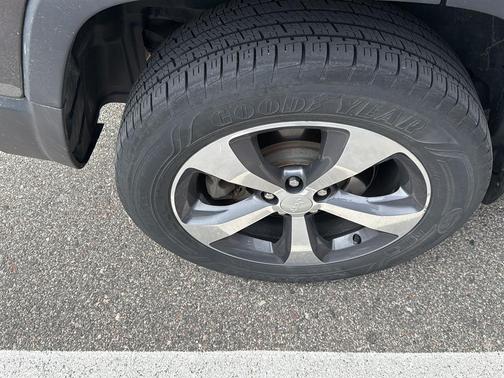 Granite Crystal Metallic Clearcoat 2019 Jeep Cherokee Limited