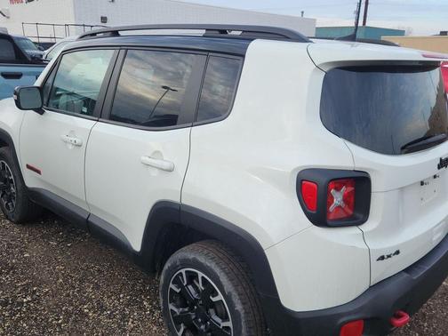 2023 Jeep Renegade Trailhawk