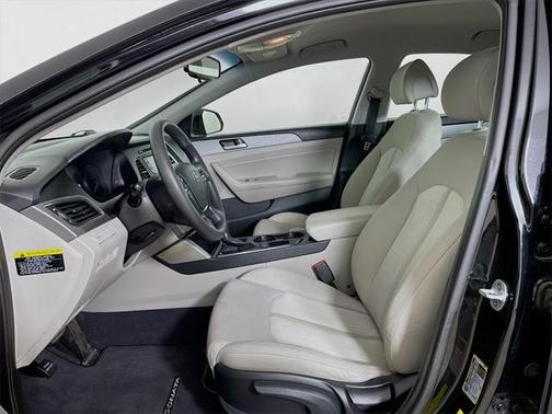 2016 Hyundai SONATA Hybrid SE