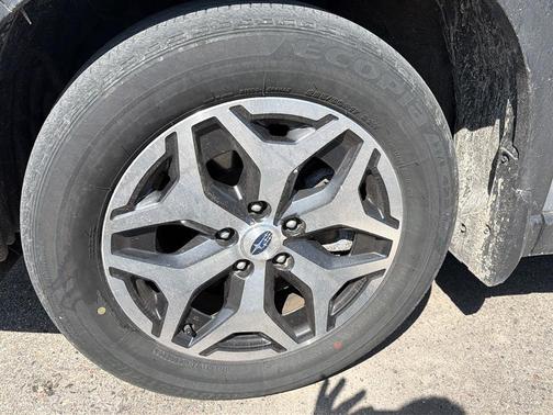 Ice Silver Metallic 2023 Subaru Forester Premium