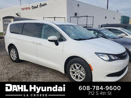 Bright White Clearcoat 2022 Chrysler Voyager LX