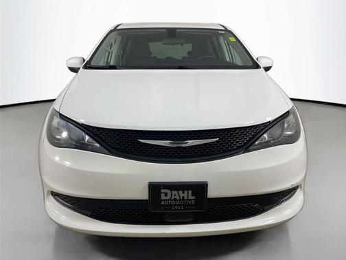 Bright White Clearcoat 2022 Chrysler Voyager LX