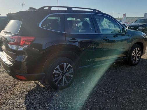 Crystal Black Silica 2023 Subaru Forester Limited