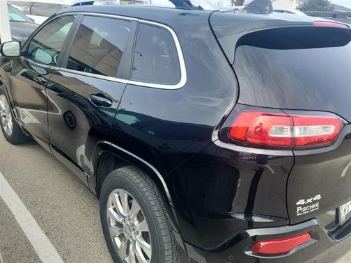 Diamond Black Crystal Pearlcoat 2017 Jeep Cherokee Overland