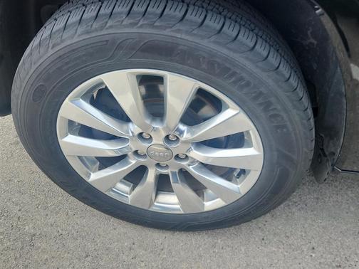 Diamond Black Crystal Pearlcoat 2017 Jeep Cherokee Overland