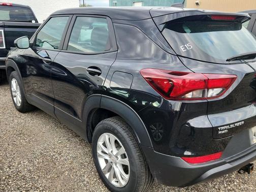 Mosaic Black Metallic 2023 Chevrolet Trailblazer LS