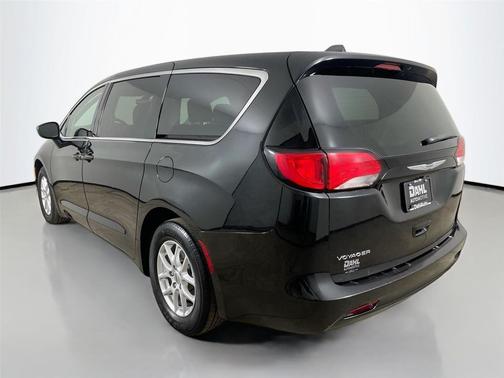 2022 Chrysler Voyager LX