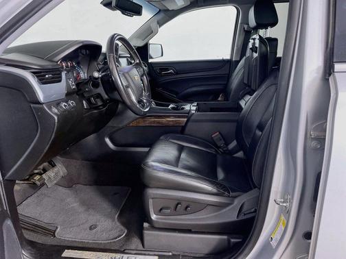 Silver Ice Metallic 2019 Chevrolet Suburban LT