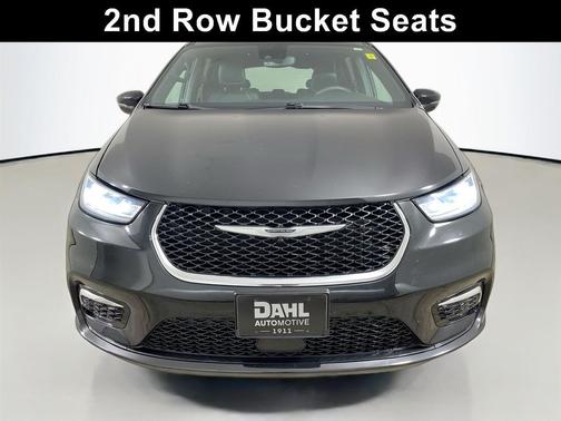 Diamond Black Crystal Pearlcoat 2025 Chrysler Pacifica L
