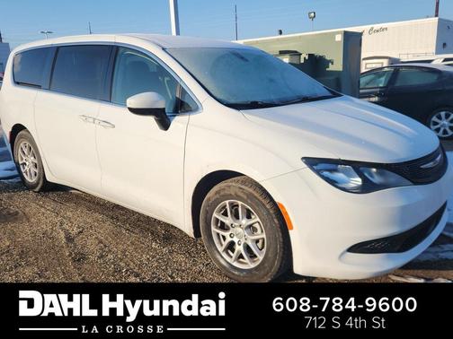 2022 Chrysler Voyager LX