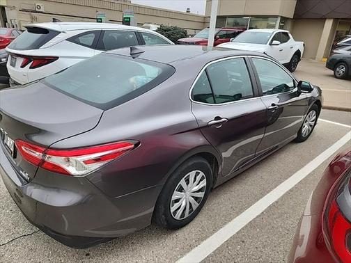 2019 Toyota Camry Hybrid LE