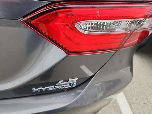 2019 Toyota Camry Hybrid LE