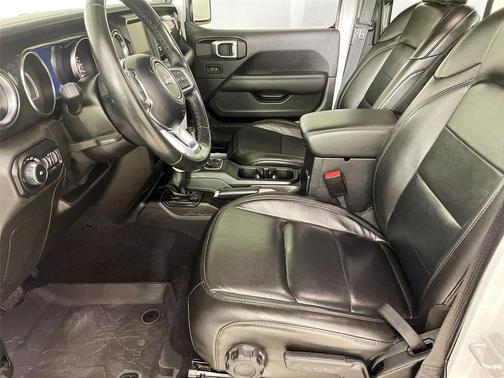 Bright White Clearcoat 2021 Jeep Wrangler Unlimited Sahara