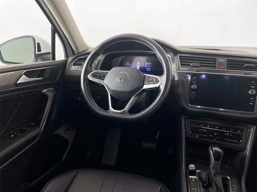 Pure White 2024 Volkswagen Tiguan 2.0T SE 4MOTION