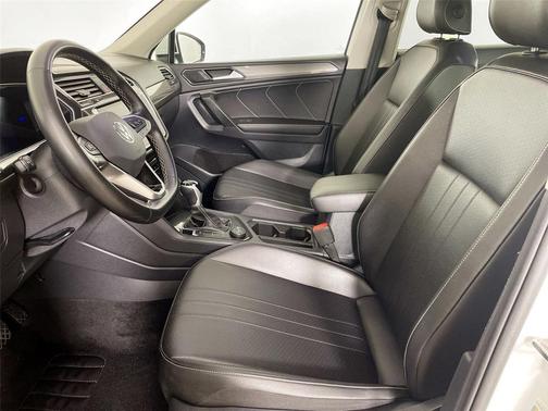 Pure White 2024 Volkswagen Tiguan 2.0T SE 4MOTION