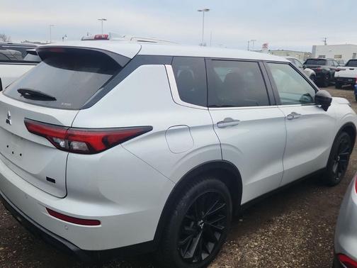 2023 Mitsubishi Outlander SE Black Edition S-AWC