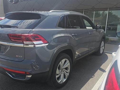 Platinum Gray Metallic 2021 Volkswagen Atlas Cross Sport 2.0T SEL