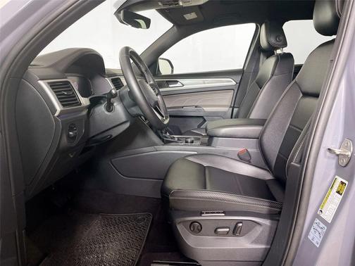 Platinum Gray Metallic 2021 Volkswagen Atlas Cross Sport 2.0T SEL