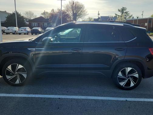 GRAY 2024 Volkswagen Taos 1.5T SE