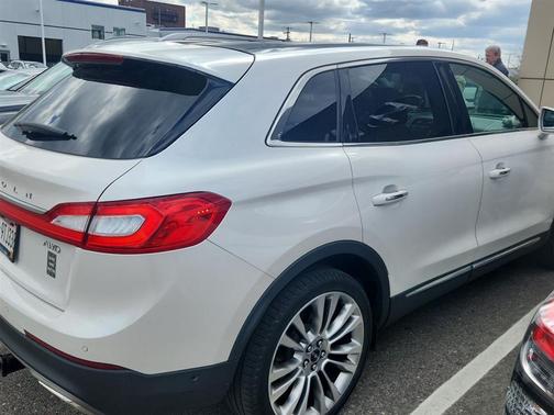 White Platinum Metallic Tri-Coat 2016 Lincoln MKX Reserve