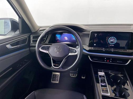 Pure White 2024 Volkswagen Atlas 2.0T SE w/Technology 4MOTION