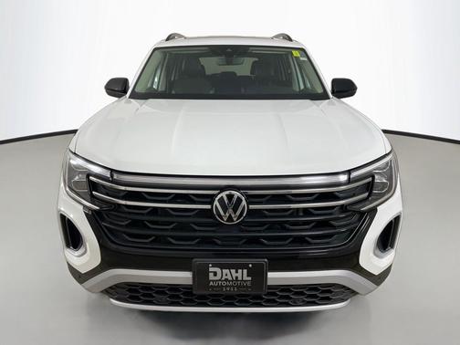 Pure White 2024 Volkswagen Atlas 2.0T SE w/Technology 4MOTION