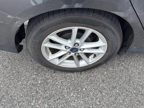 Magnetic 2015 Ford Focus SE