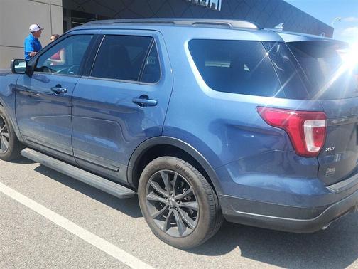 Blue Metallic 2018 Ford Explorer XLT