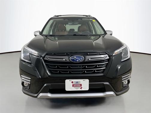Crystal Black Silica 2024 Subaru Forester Touring