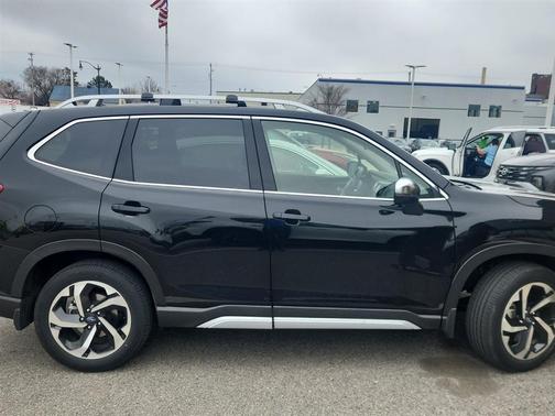 Crystal Black Silica 2024 Subaru Forester Touring