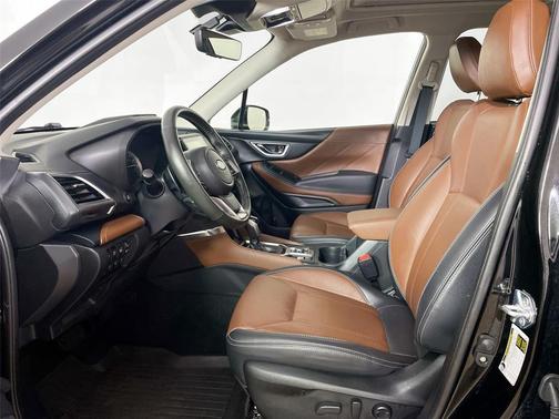 Crystal Black Silica 2024 Subaru Forester Touring