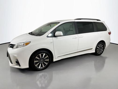 2019 Toyota Sienna LE