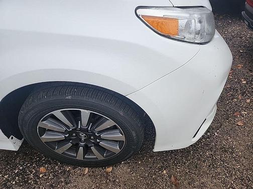 2019 Toyota Sienna LE