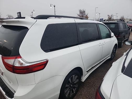 2019 Toyota Sienna LE