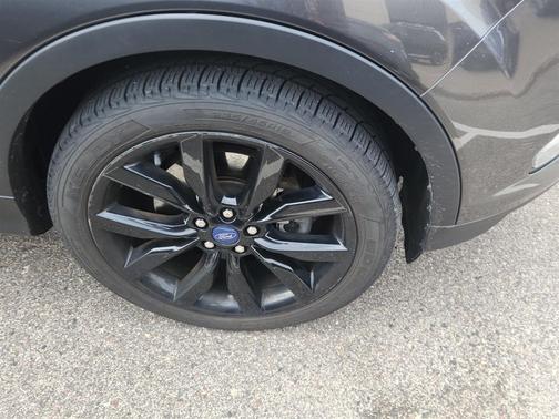 Magnetic Metallic 2018 Ford Escape SE