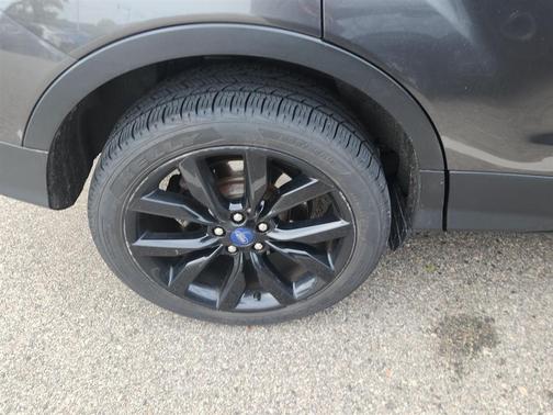 Magnetic Metallic 2018 Ford Escape SE