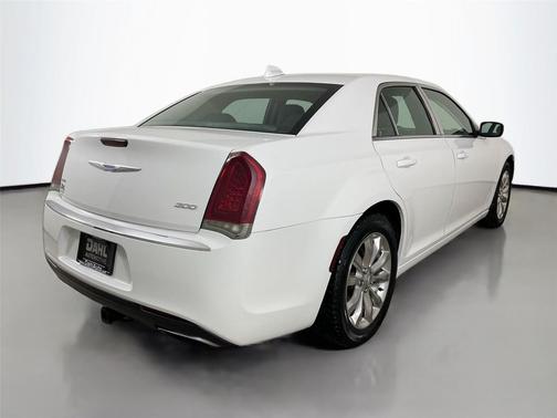 2018 Chrysler 300 Touring