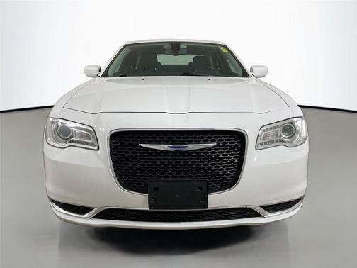 2018 Chrysler 300 Touring