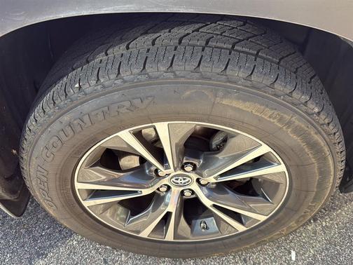 Blizzard Pearl 2018 Toyota Highlander LE