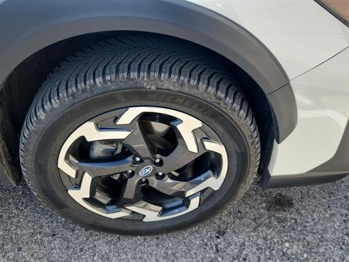 Crystal White Pearl 2021 Subaru Crosstrek Limited