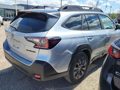 Ice Silver Metallic 2024 Subaru Outback Onyx Edition