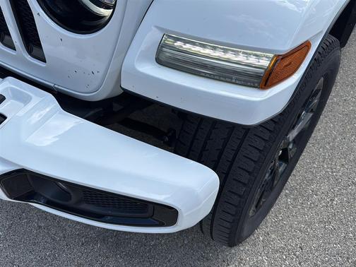 Bright White Clearcoat 2023 Jeep Wrangler 4-Door High Altitude 4x4