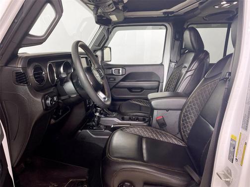 Bright White Clearcoat 2023 Jeep Wrangler 4-Door High Altitude 4x4