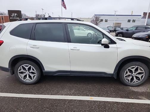 2022 Subaru Forester Premium