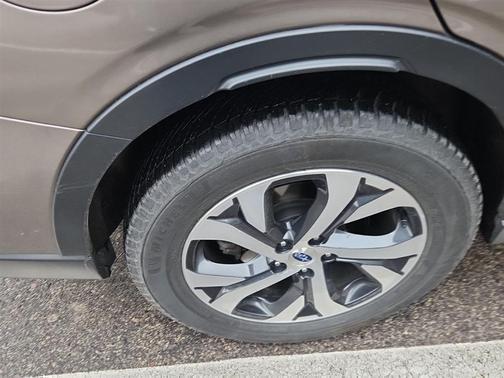 Brilliant Bronze Metallic 2022 Subaru Outback Limited XT