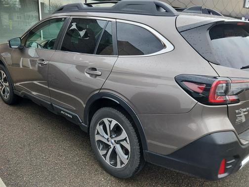 Brilliant Bronze Metallic 2022 Subaru Outback Limited XT