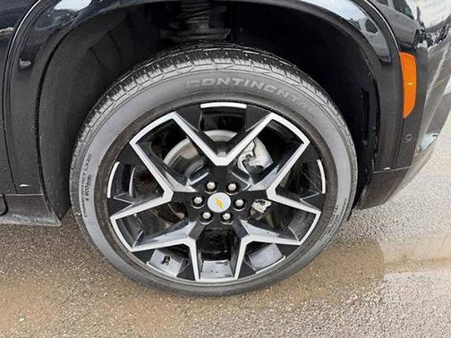 Mosaic Black Metallic 2025 Chevrolet Traverse High Country